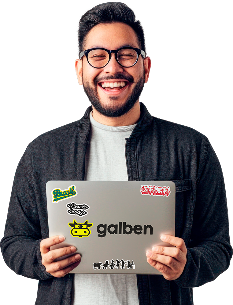 Imagem ilustrativa de um desenvolvedor de sites segurando um laptop e sorrindo